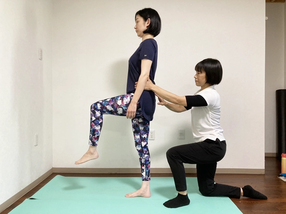 片足立ち（挙上側の仙腸関節）