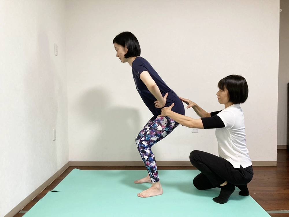 スクワット時の仙骨運動、腰椎安定